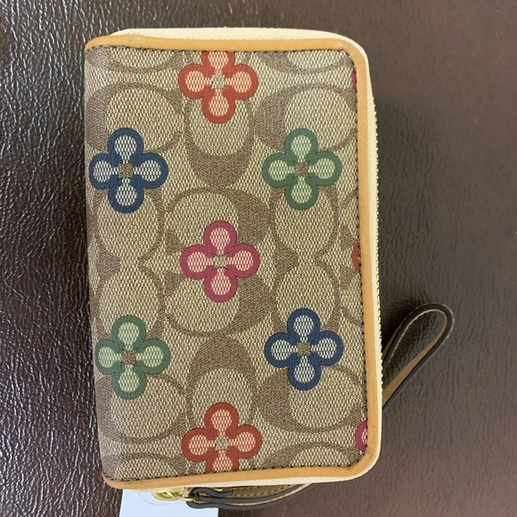 New coach Peyton clover signature universal zip wallet - Picture 2 of 5
